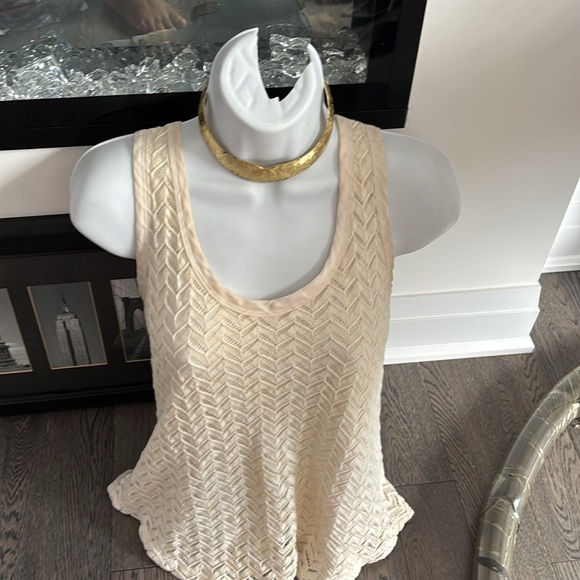 Cream Sleeveless Knit Tank Top with Textured Design - Picture 3 of 13